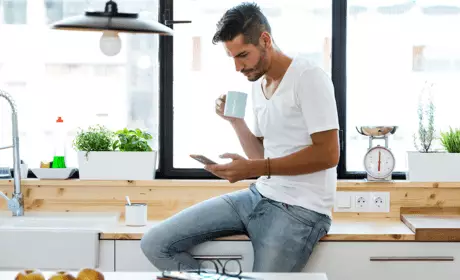 Homme avec téléphone