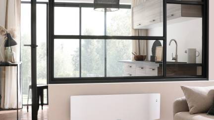 radiateur-lectrique-divali_plinthe_blanc_ambiance_jour.tiff